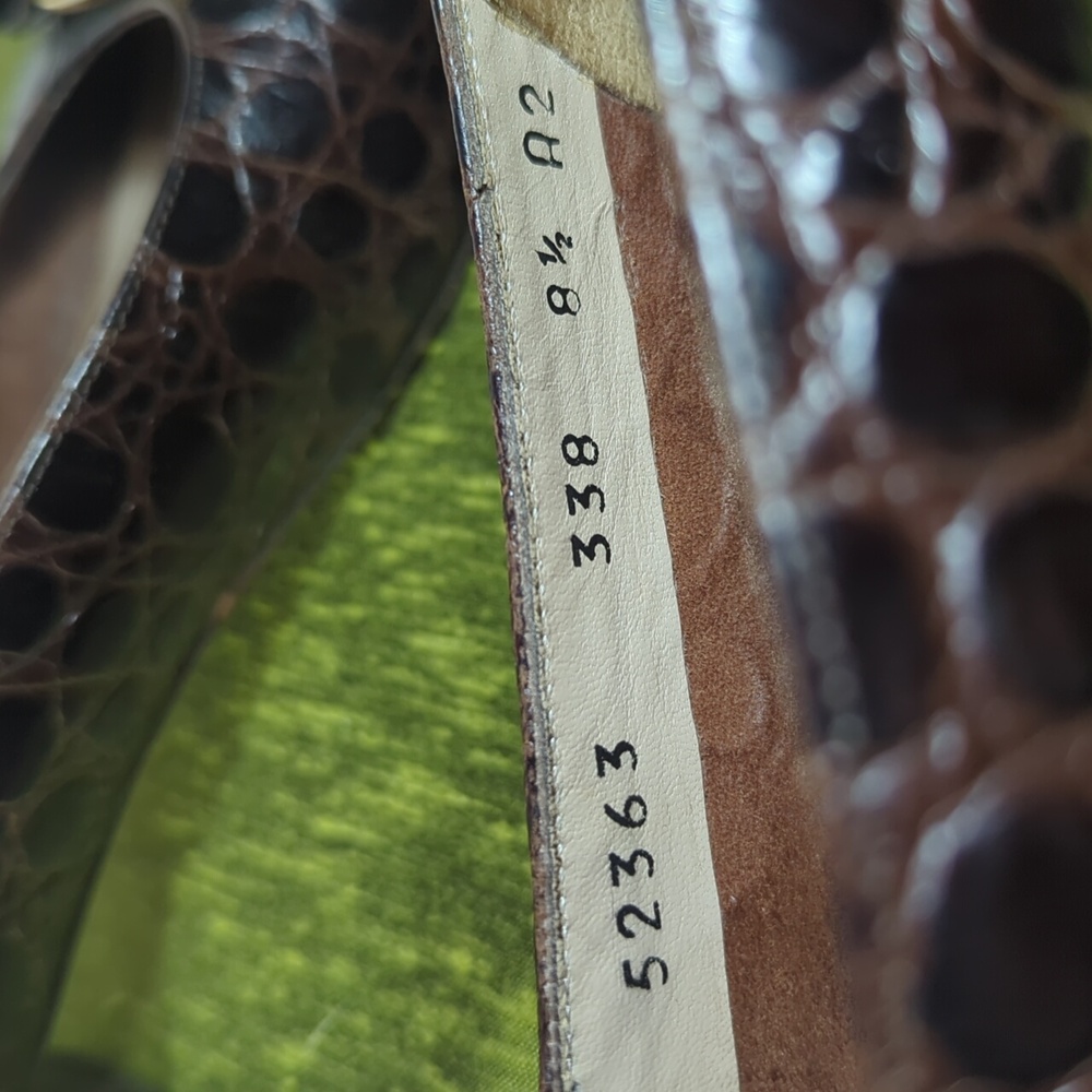 Salvatore Ferragamo Boutique Vintage Croc Brown Leather Pumps - Picture 10 of 10
